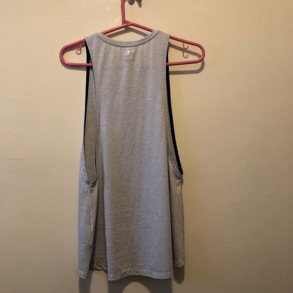 3 for $15 💥 old navy stripped muscle tank - Picture 2 of 3